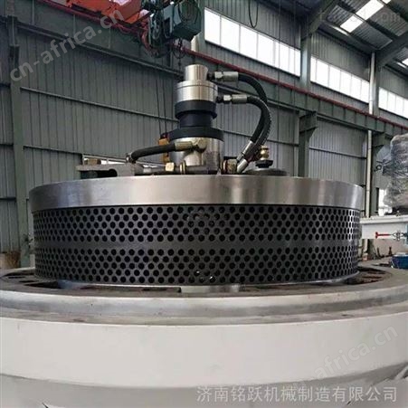 宇冠颗粒机配件厂家 压辊皮模具拨料盘 560制粒机压轮总成