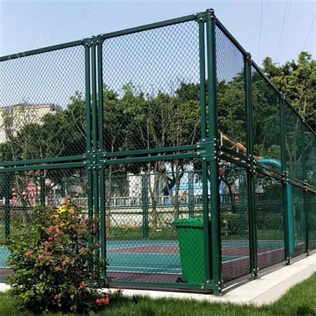 华丽体育铁丝隔离网护栏批发定制厂家绿色勾花网足球篮球场地围挡网
