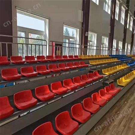 华丽体育室内体育场馆学校篮球场看台室外低靠背座椅 中空吹塑椅伸缩看台