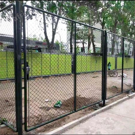 华丽体育场地围网现货供应体育场防护网篮球场围网训练场围网现场安装