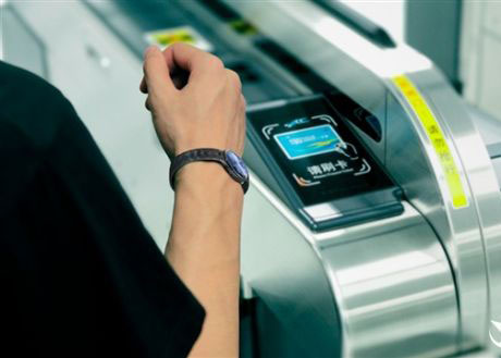 小区三辊闸给业主解决出入安全问题