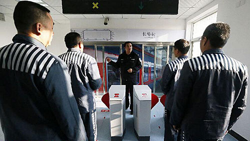 全高闸机_全高转闸构筑大屏障