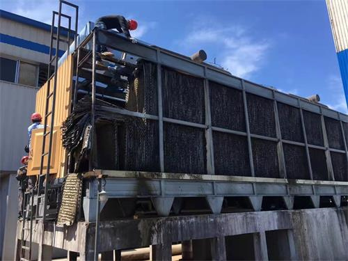 闭式冷却塔各部件的特点(冷却塔机组的工作原理图)